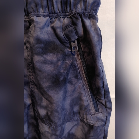 Athleta Girl Shorts Crystal Dye Blue Drawstring Waist Size Medium 8-10 - Picture 2 of 8